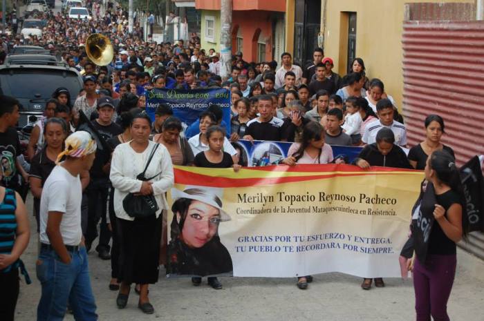 Hundreds gathered on April 15th to mourn the death of Merilyn Topacio Reynoso. Photo by Danilo Zuleta.